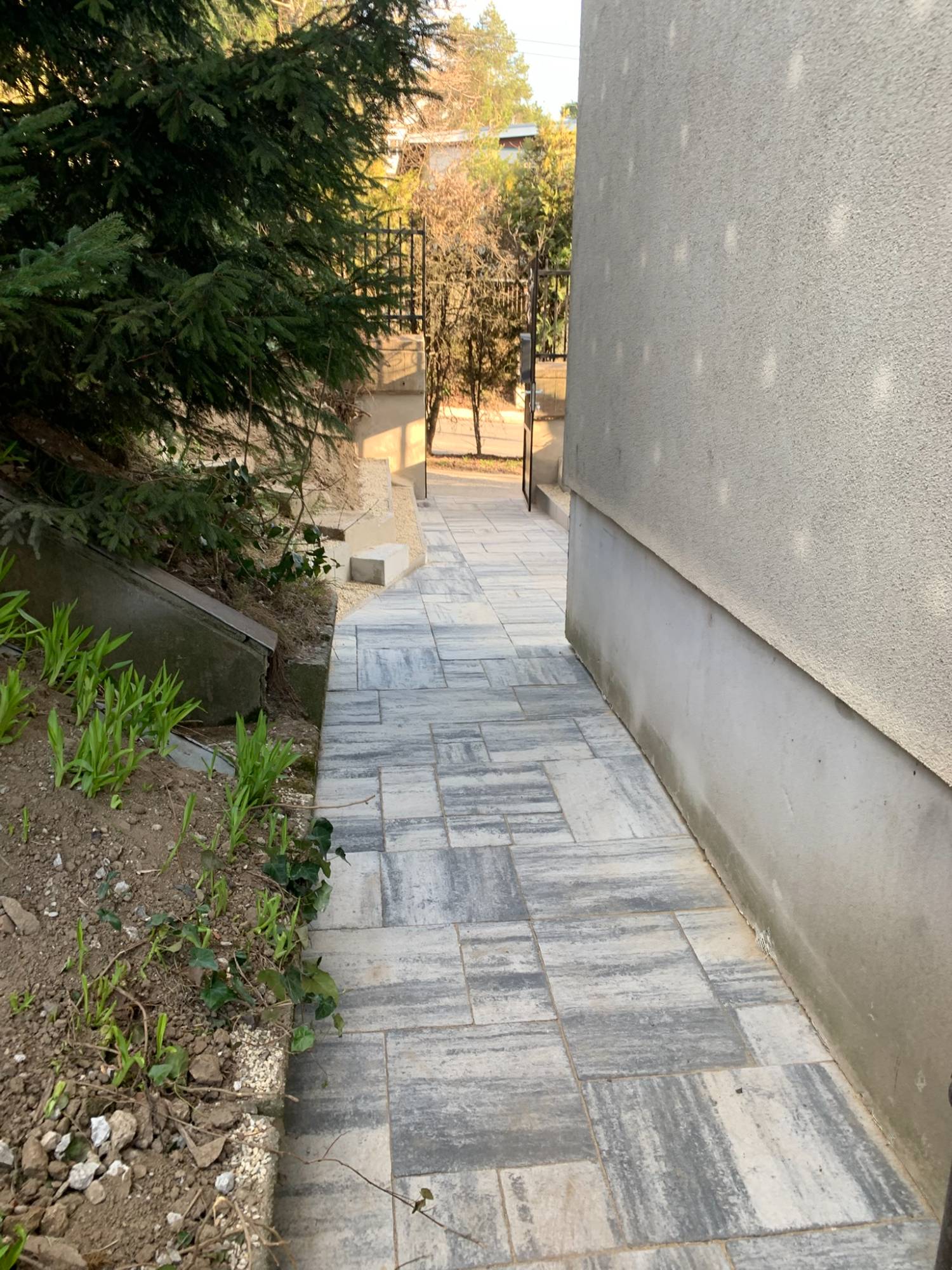 Exteriérová dlažba a chodník